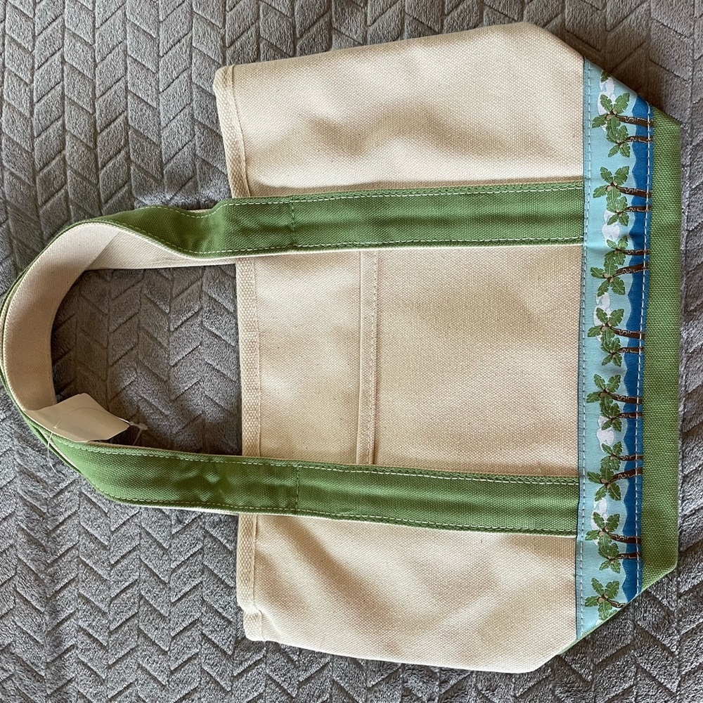 G H Bass Cream and Green Small Purse - Picture 2 of 9